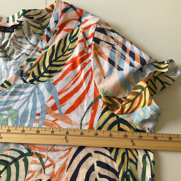 Tahari 1X V-Neck Tee with Tropical Leaf Print in Multicolor - Picture 7 of 9